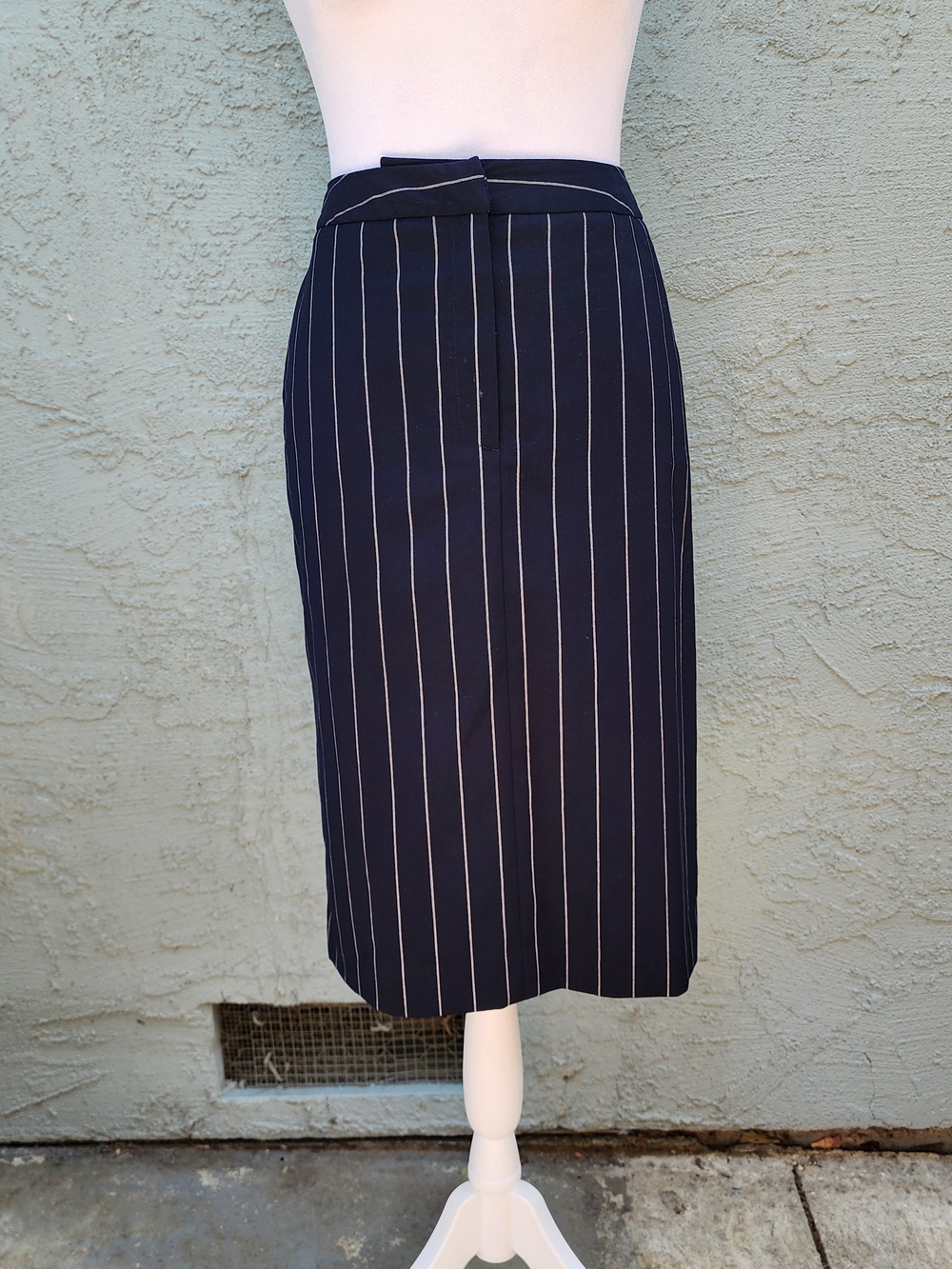 Ann Taylor Factory Navy Blue Pinstripe Pencil Skirt Lined Size 6